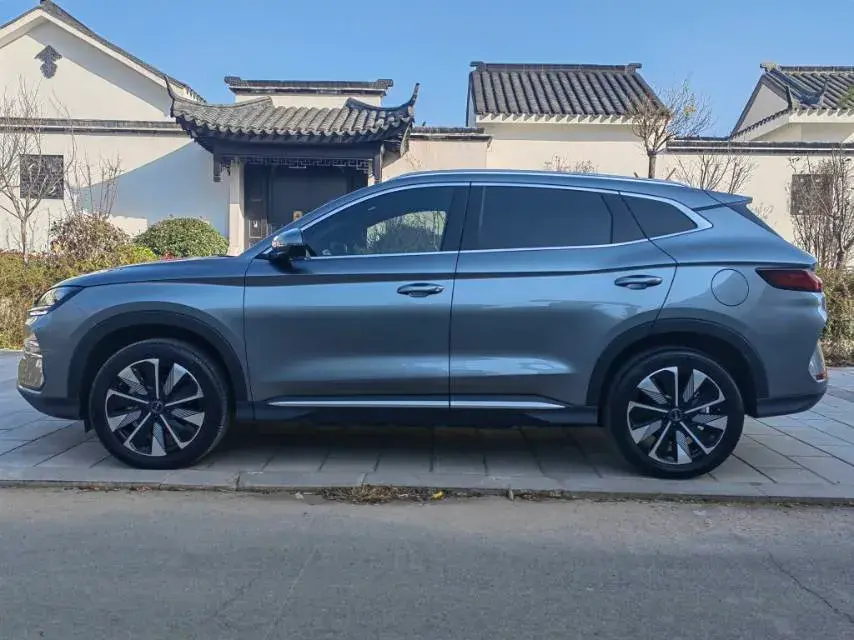 2025 BYD SONG thumbnail 3