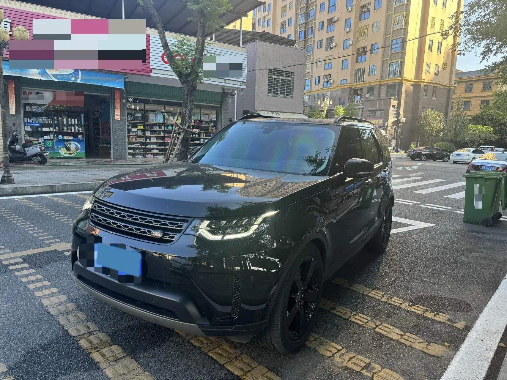 2019 LAND ROVER view 1