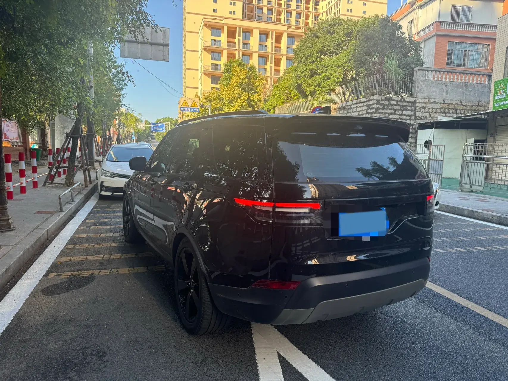 2019 LAND ROVER thumbnail 2