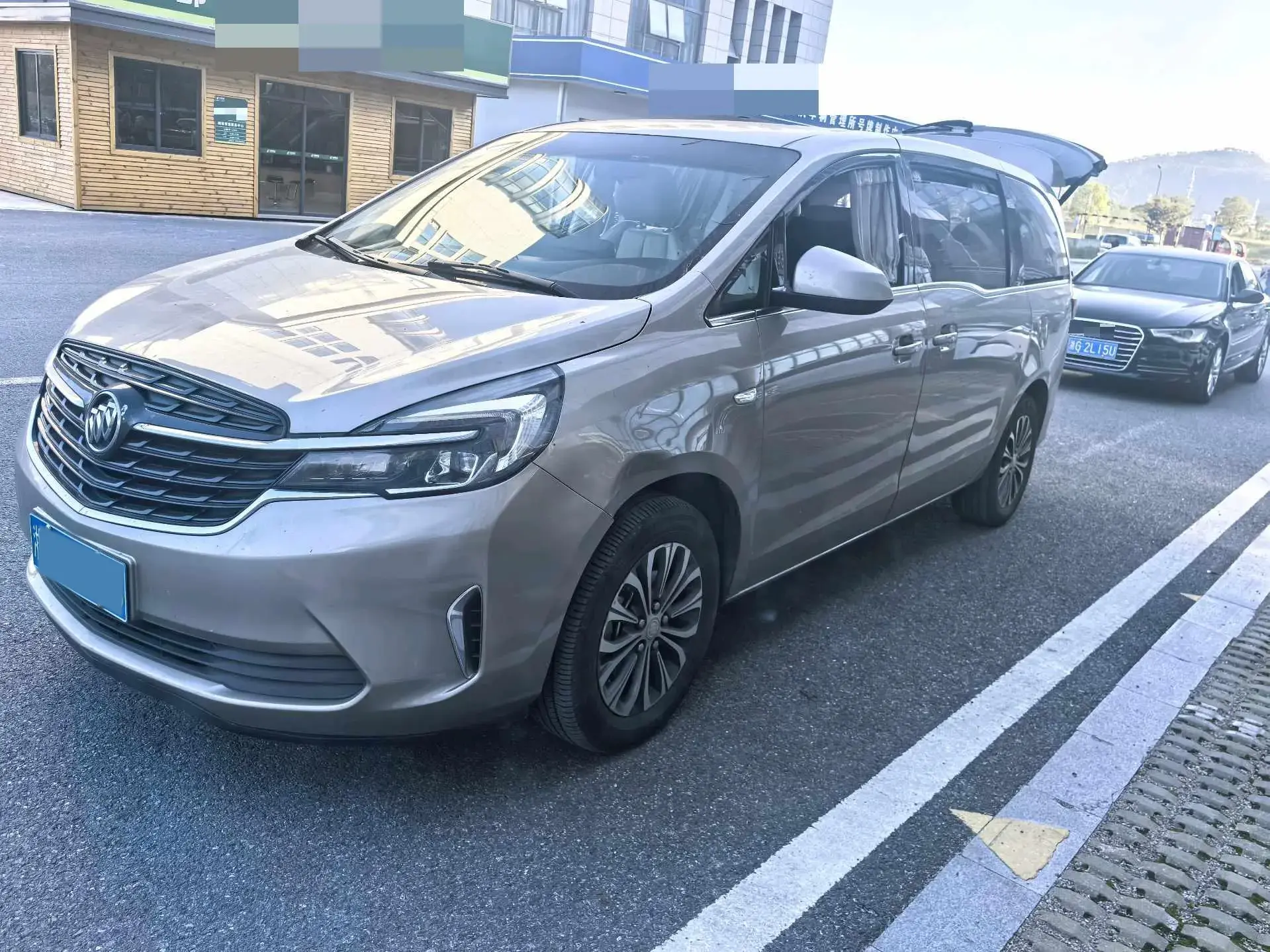 2022 BUICK GL8 view 1