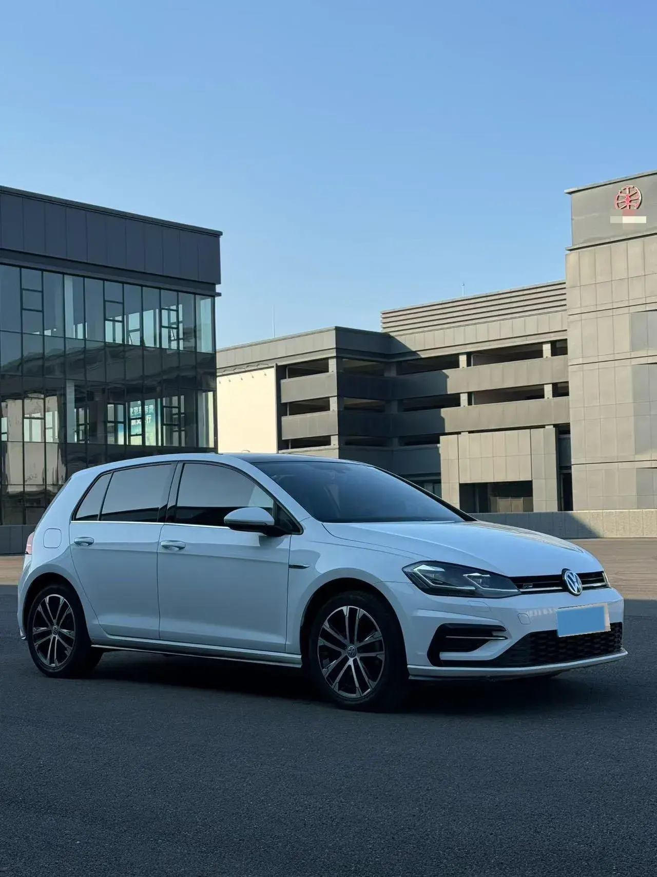 2018 VOLKSWAGEN GOLF thumbnail 3