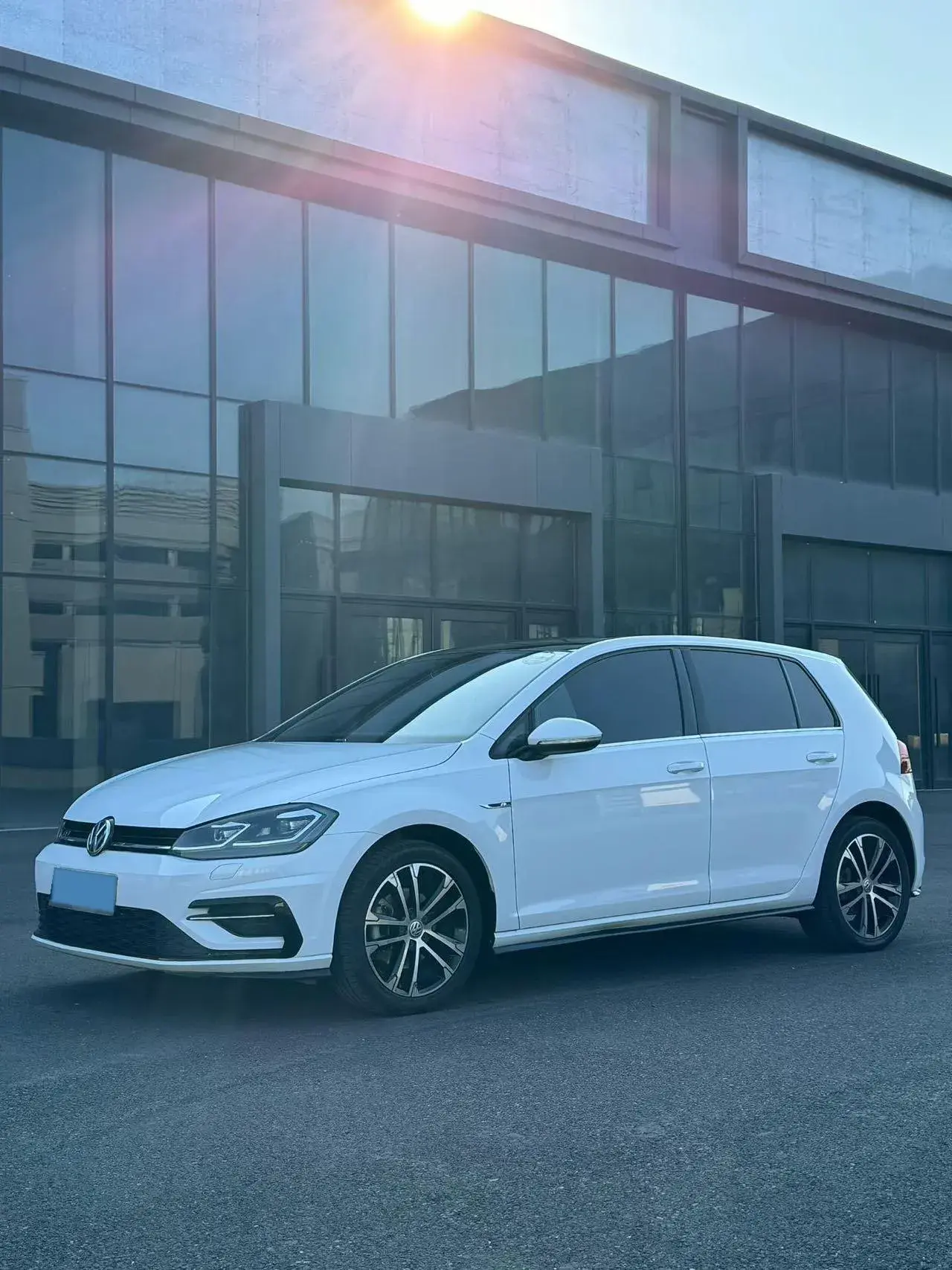 2018 VOLKSWAGEN GOLF view 1