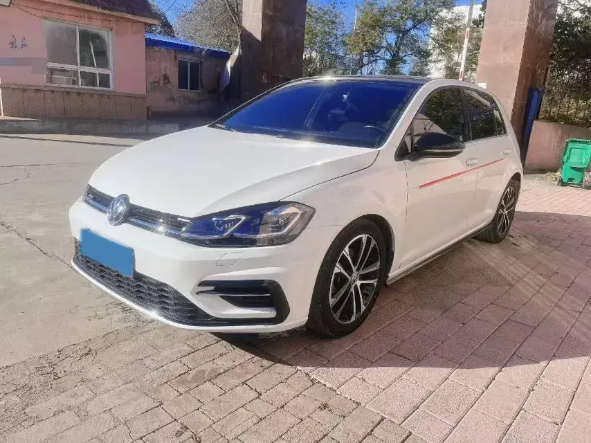 2018 VOLKSWAGEN GOLF view 1