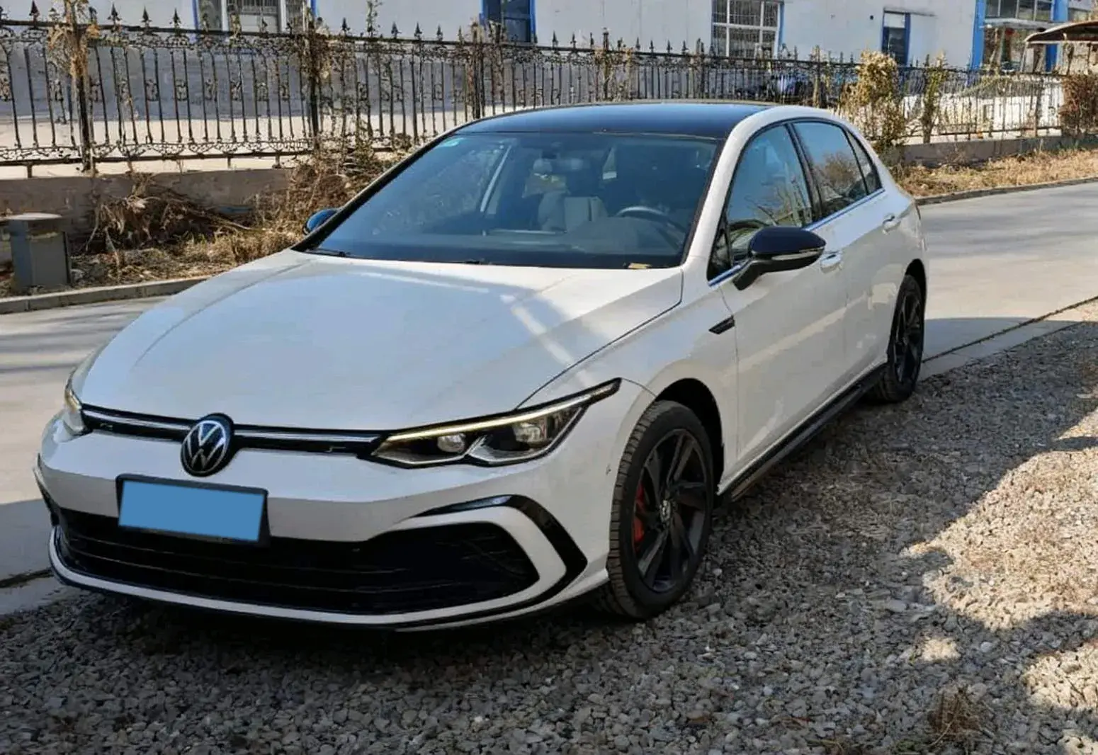 2023 VOLKSWAGEN GOLF view 1