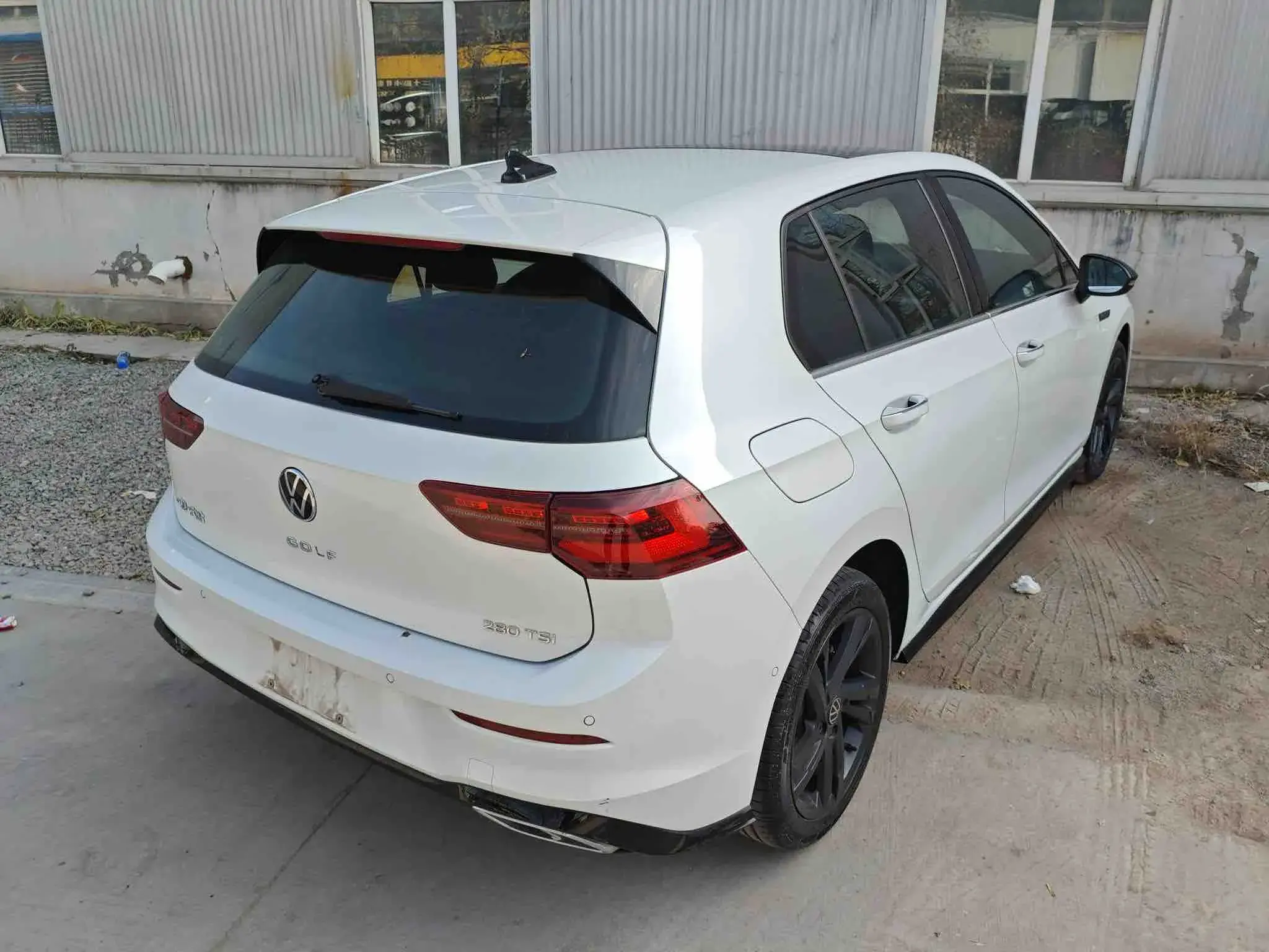 2023 VOLKSWAGEN GOLF thumbnail 3