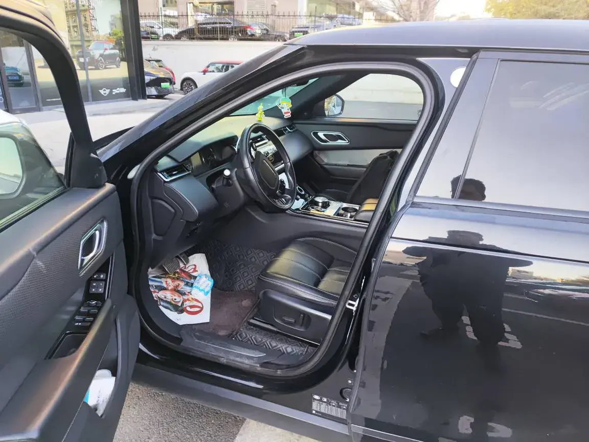 2018 LAND ROVER thumbnail 4