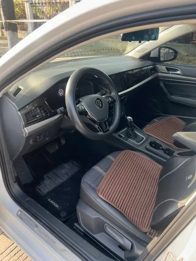 2022 VOLKSWAGEN LAVIDA thumbnail 2