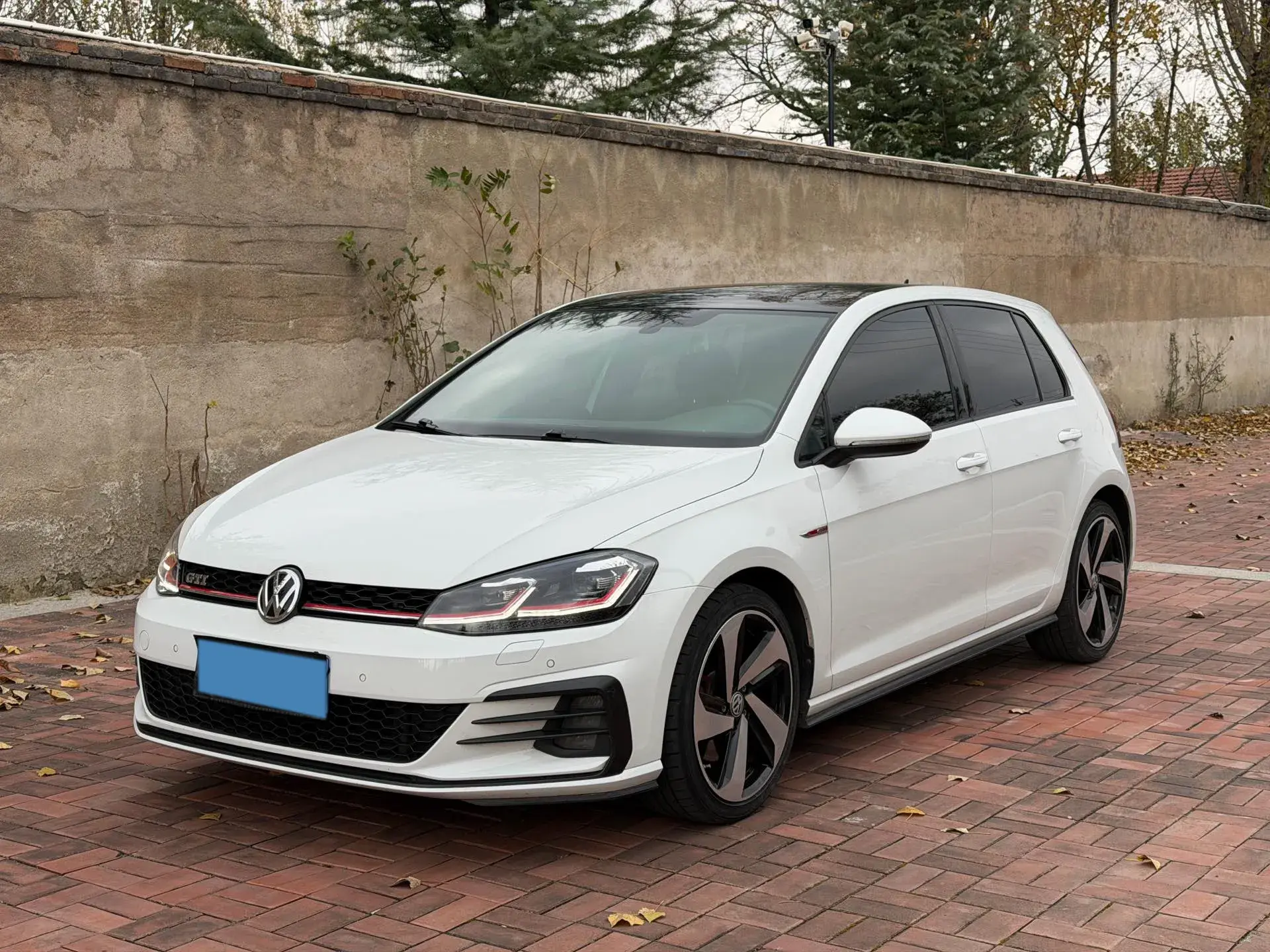 2019 VOLKSWAGEN GOLFGTI view 1