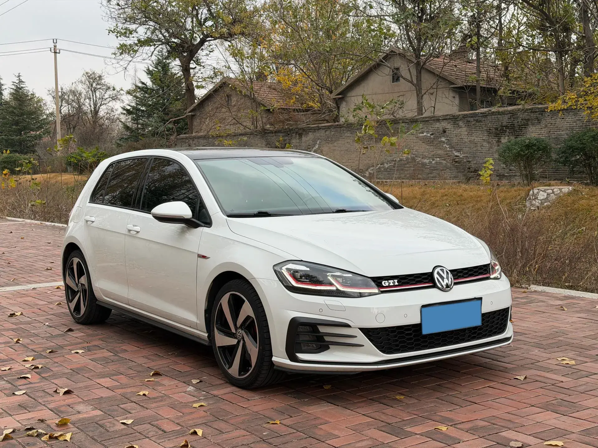2019 VOLKSWAGEN GOLFGTI thumbnail 3