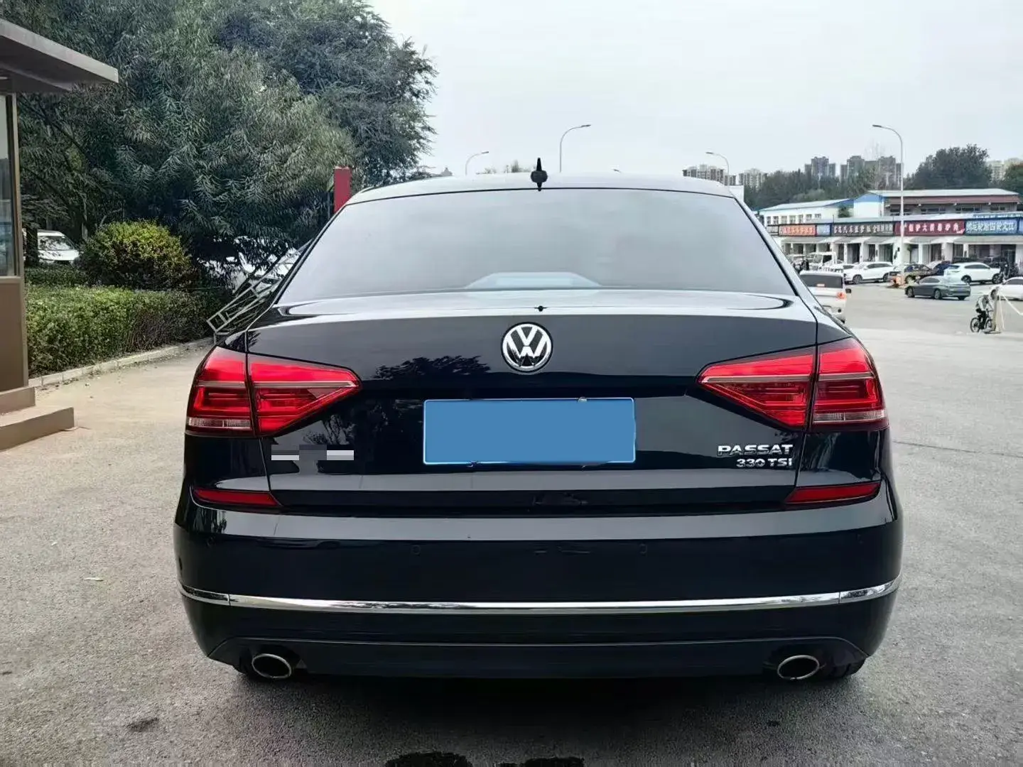 2017 VOLKSWAGEN PASSAT thumbnail 4