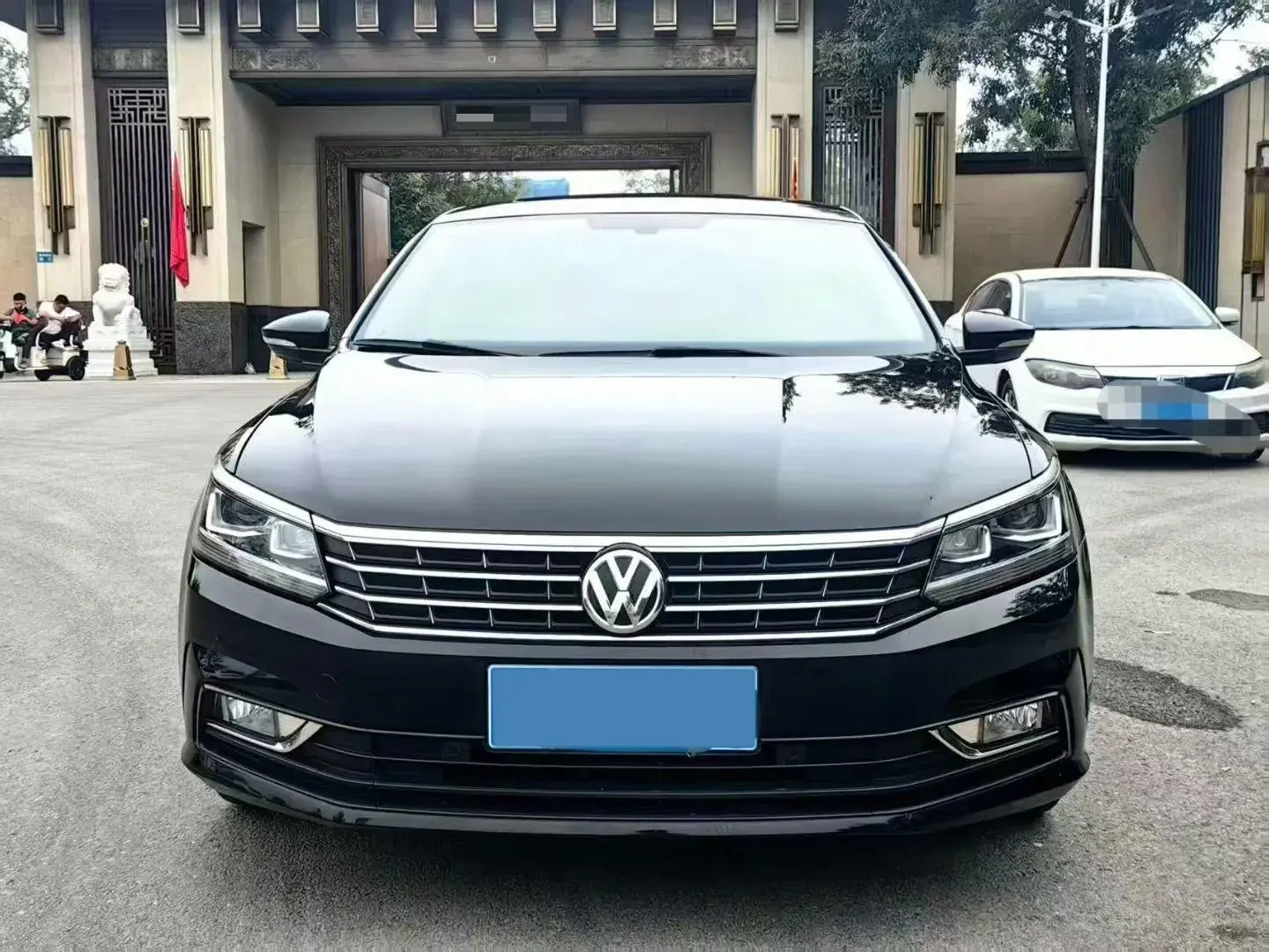 2017 VOLKSWAGEN PASSAT thumbnail 2