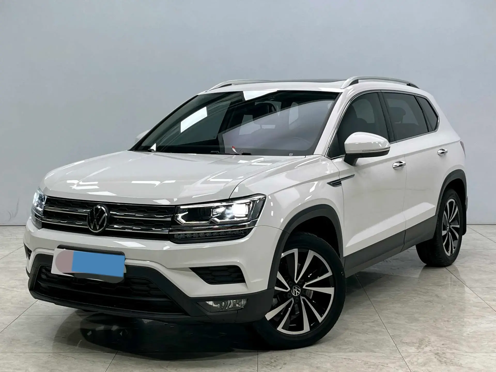 2021 VOLKSWAGEN THARU view 1