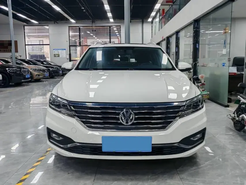 2018 VOLKSWAGEN LAVIDA thumbnail 2