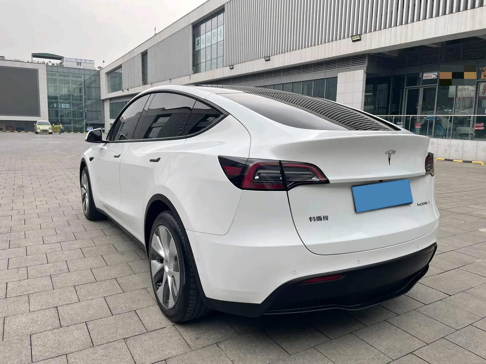 2021 TESLA MODEL thumbnail 4