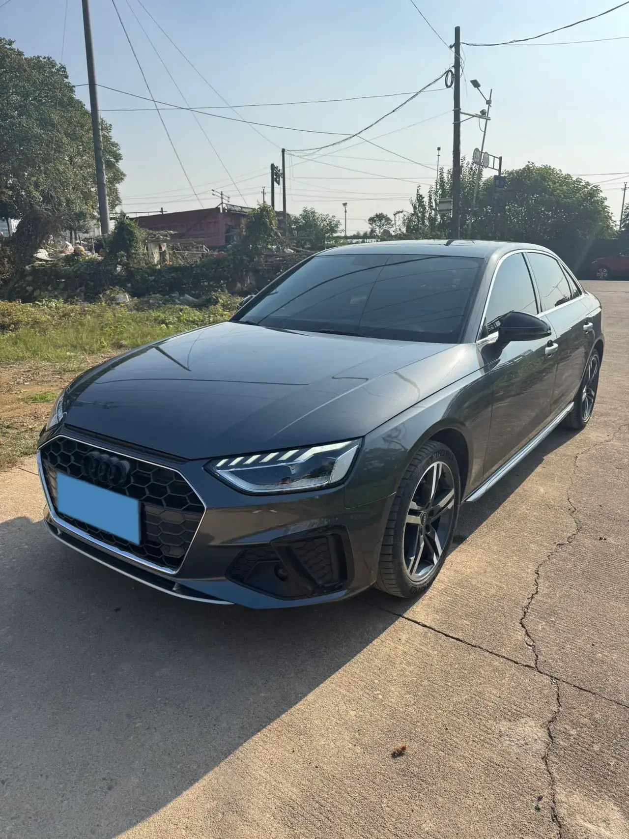 2023 AUDI A4L view 1