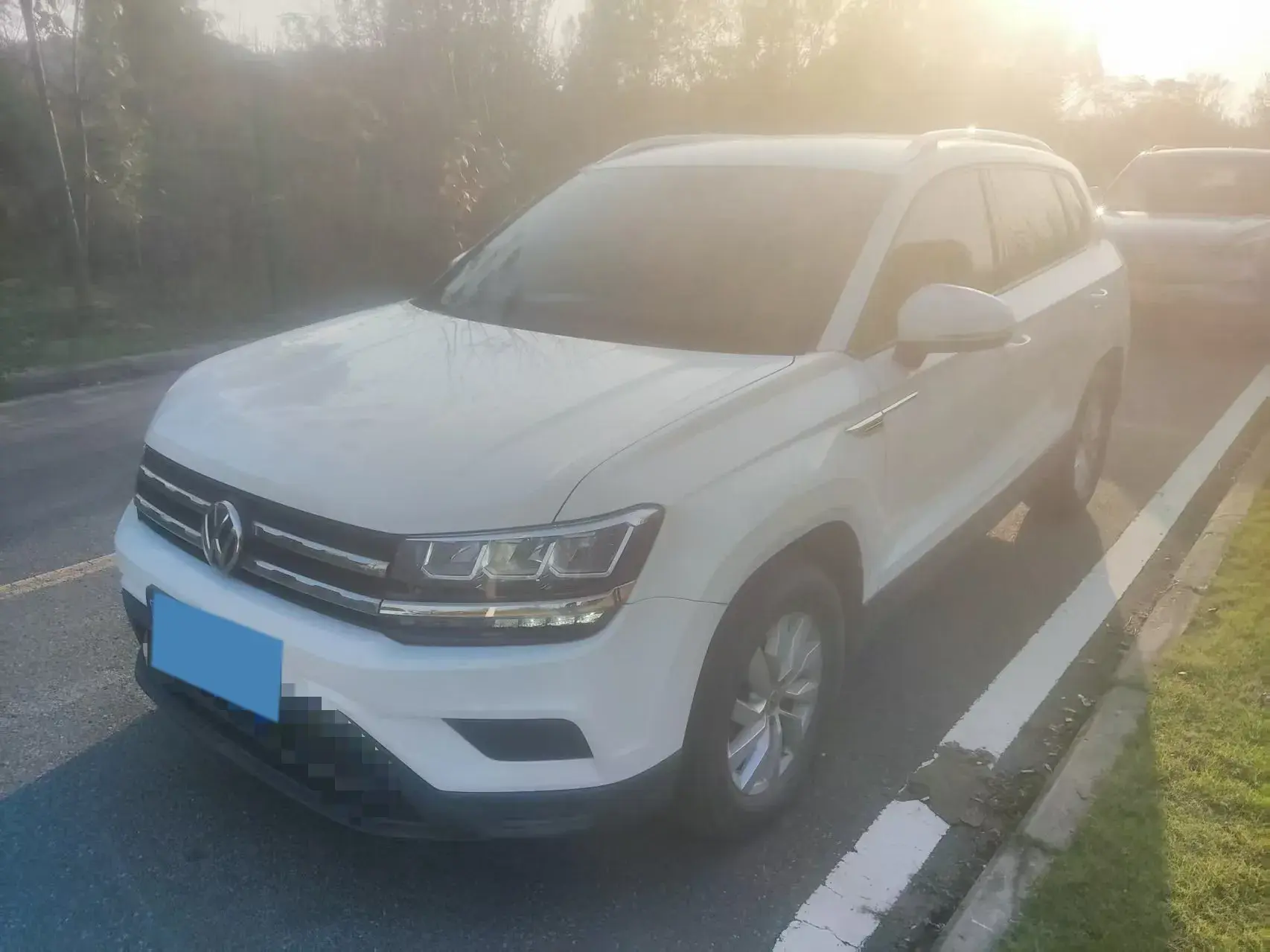 2020 VOLKSWAGEN THARU view 1