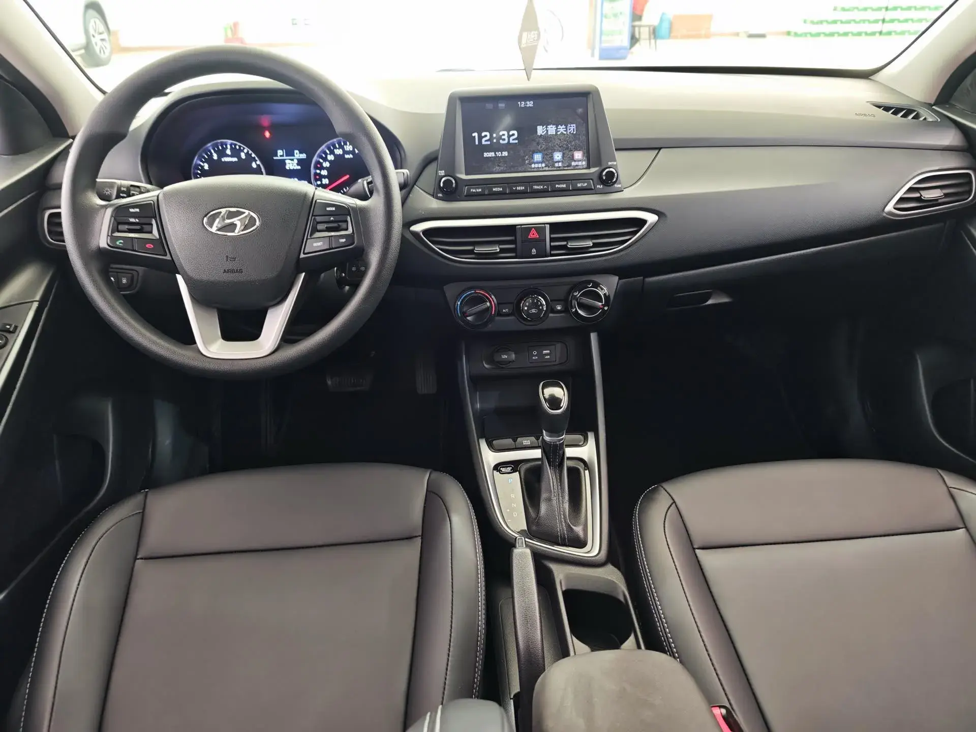 2017 HYUNDAI CELESTA thumbnail 3