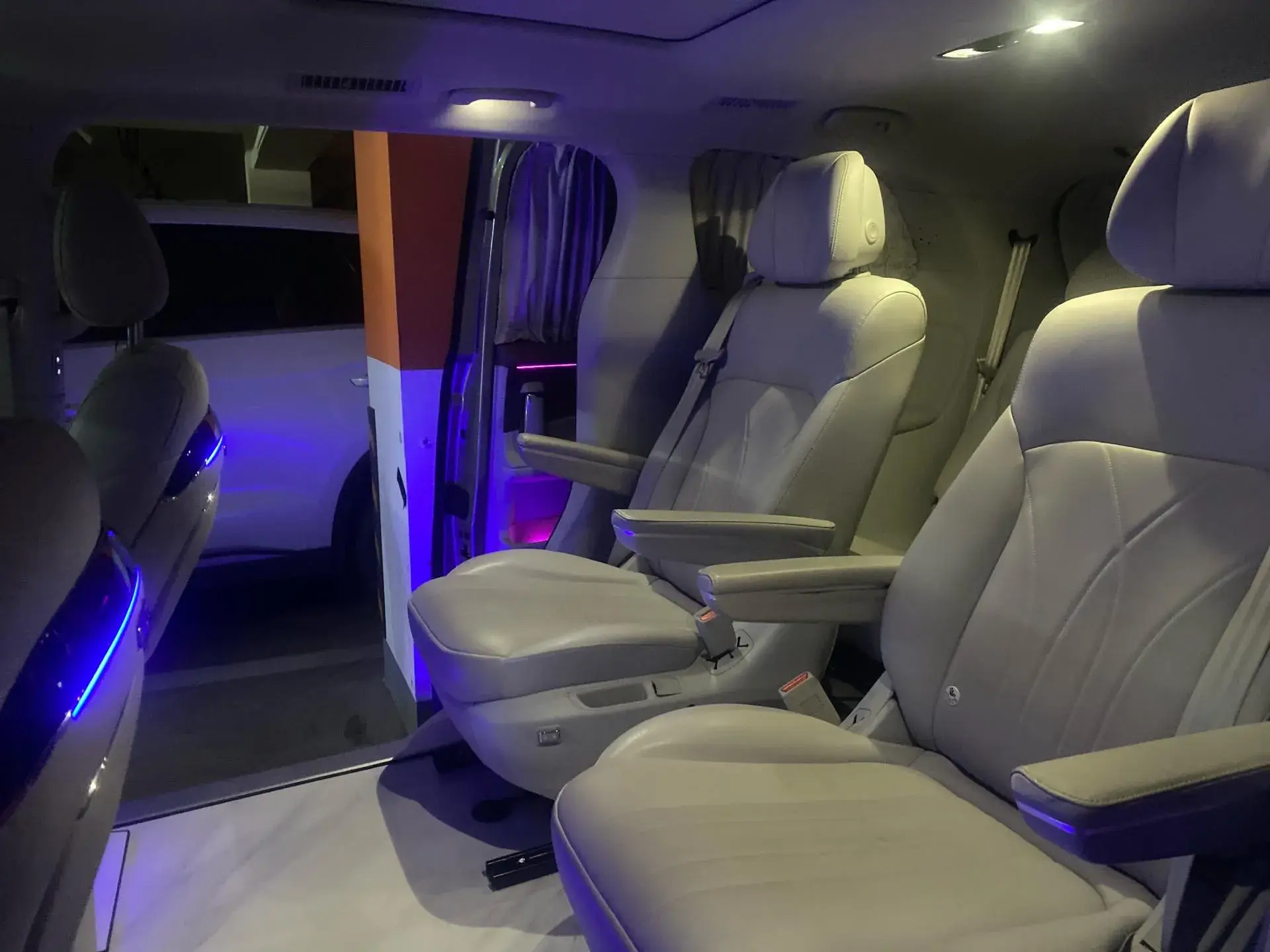 2025 ROEWE IMAX8 thumbnail 3