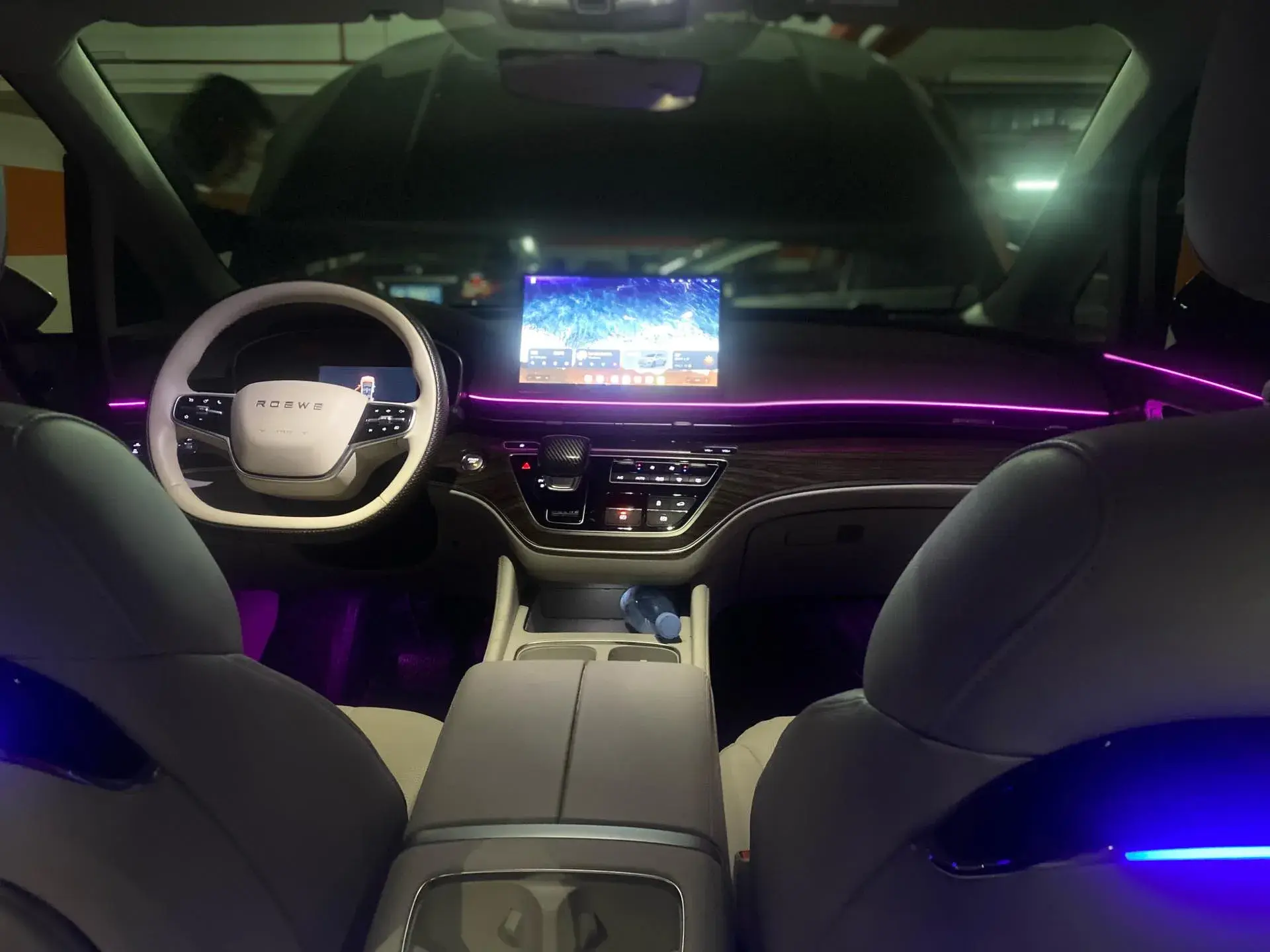 2025 ROEWE IMAX8 thumbnail 4