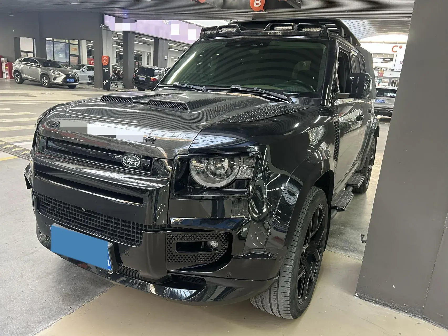 2023 LAND ROVER view 1