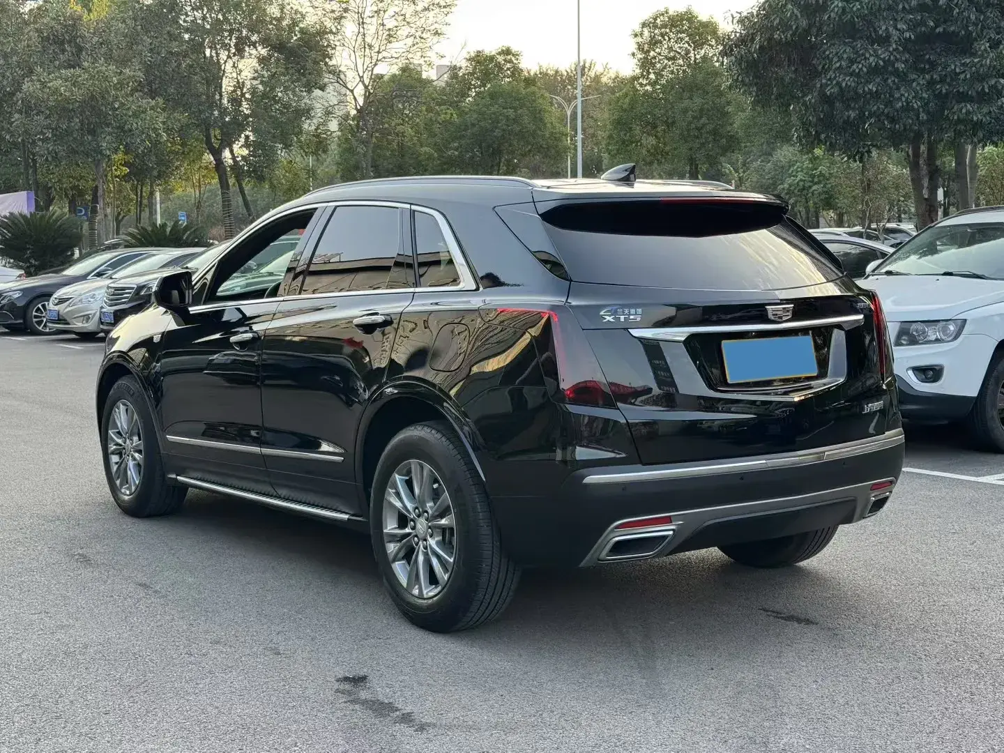 2021 CADILLAC XT5 thumbnail 4