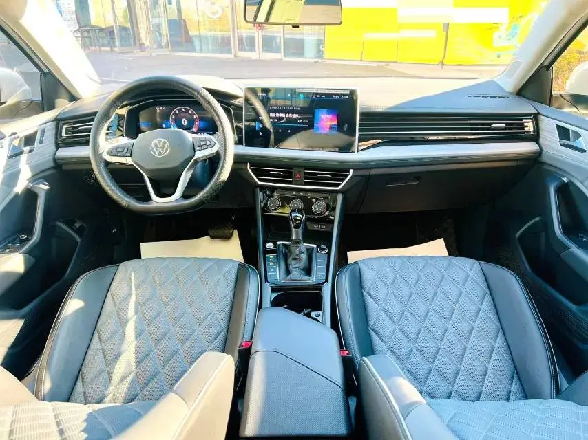 2024 VOLKSWAGEN SAGITAR thumbnail 4