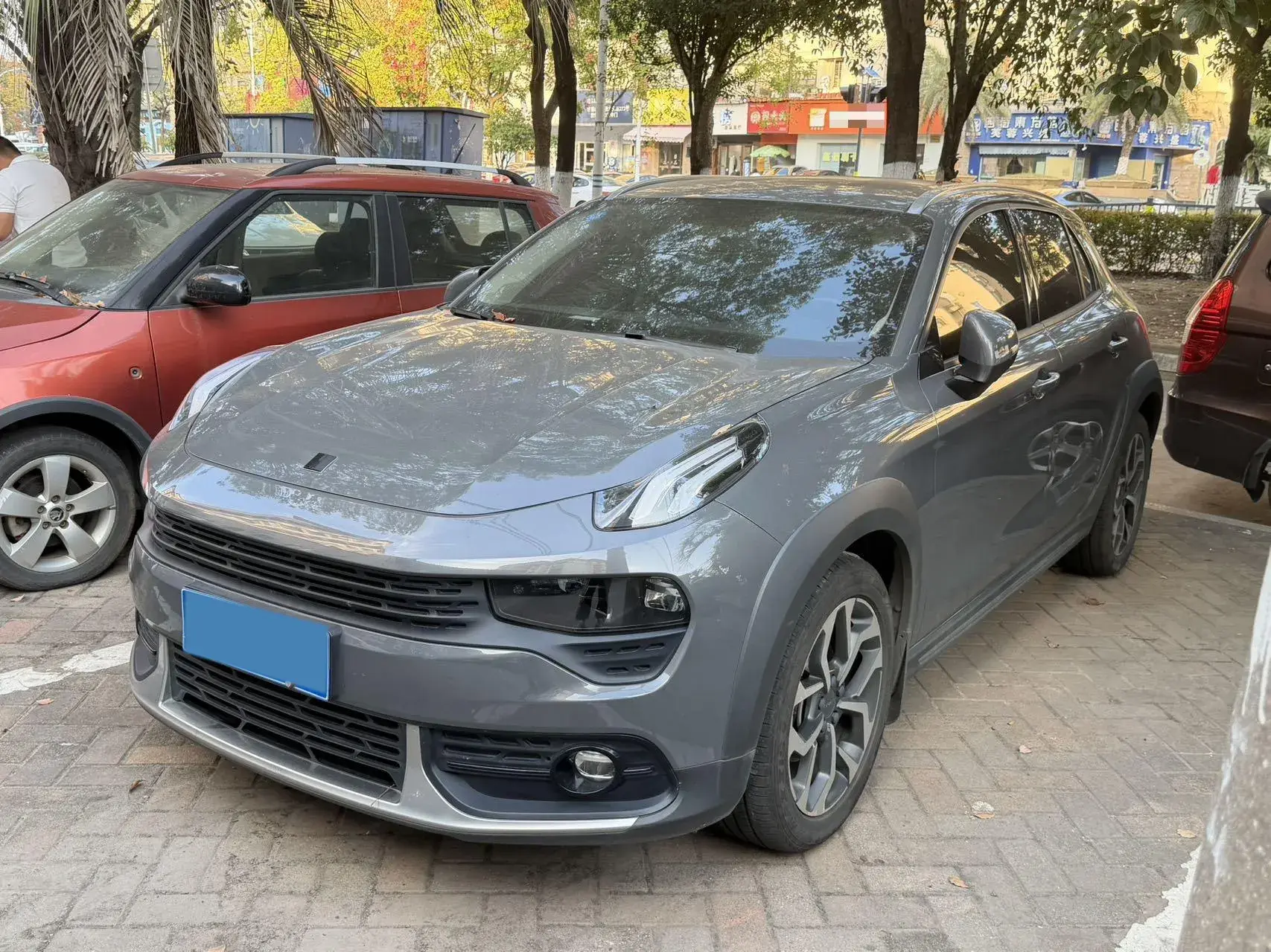 2019 LYNK&CO 02 view 1