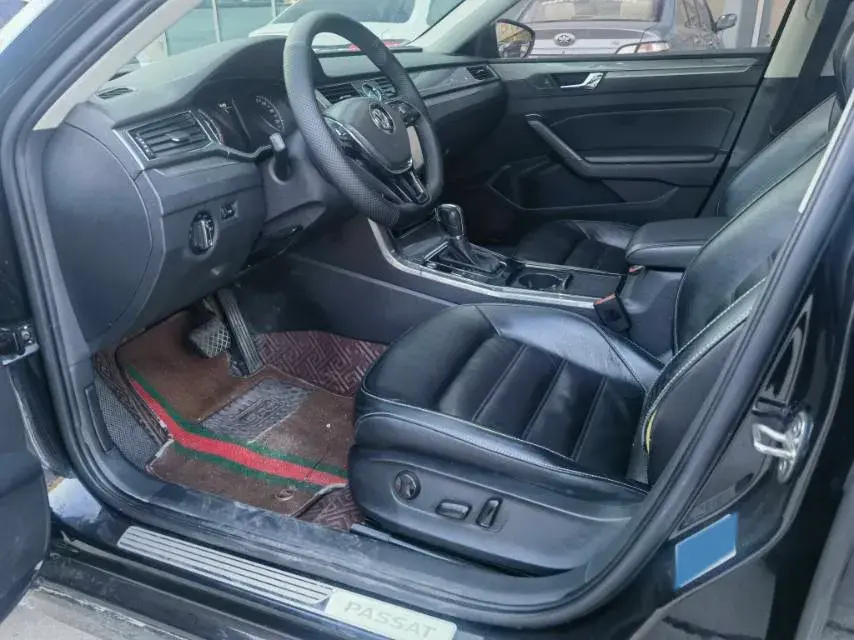 2017 VOLKSWAGEN PASSAT thumbnail 4