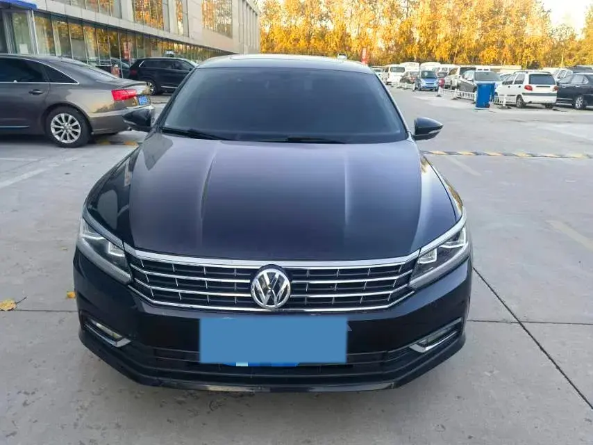 2017 VOLKSWAGEN PASSAT thumbnail 2