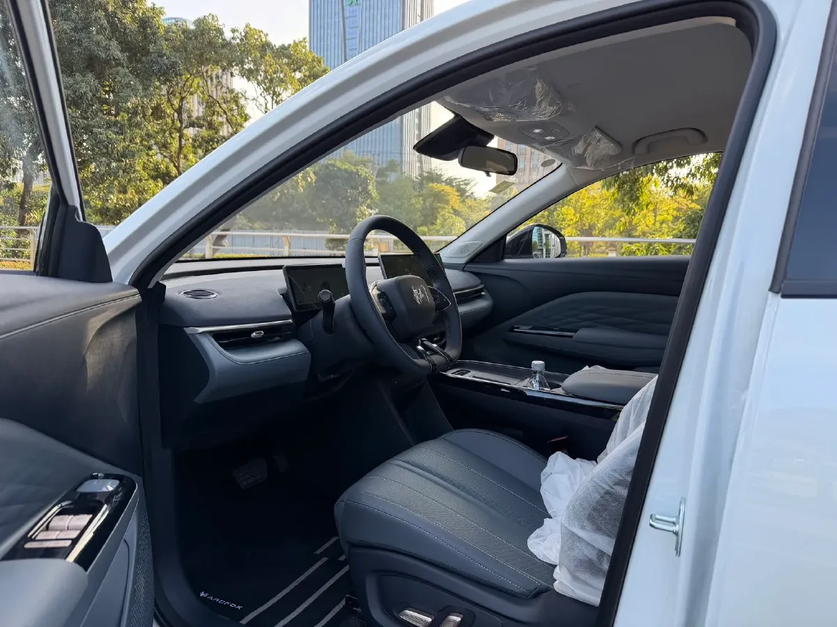 2025 ARCFOX T1 BEV,autocango,china used car exporter,china ev exporter,chinese used car exporter,chinese used ev exporter