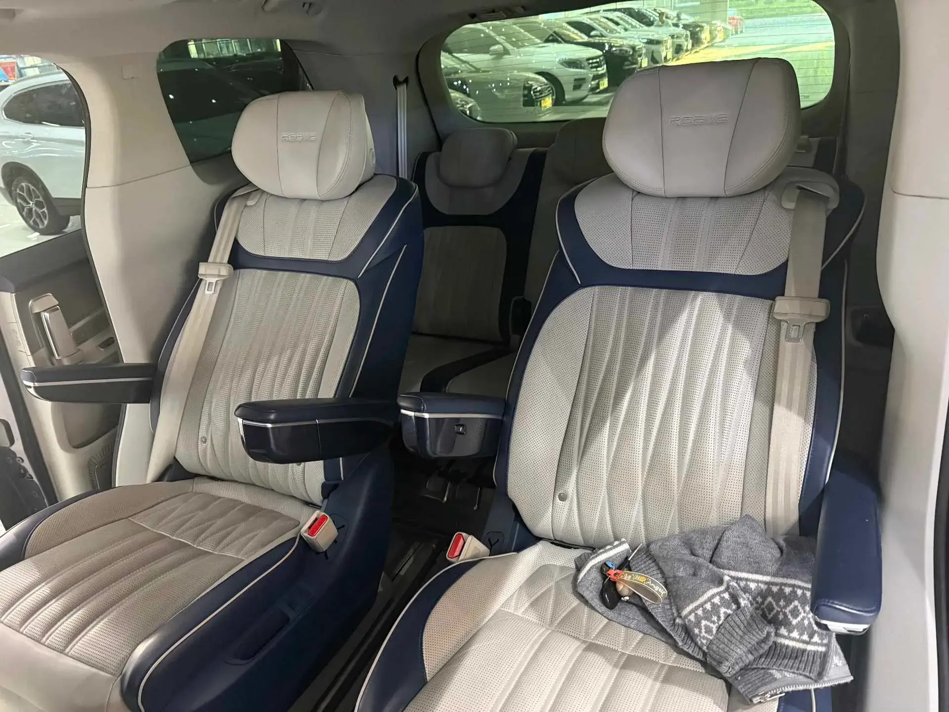 2022 ROEWE IMAX8 thumbnail 3