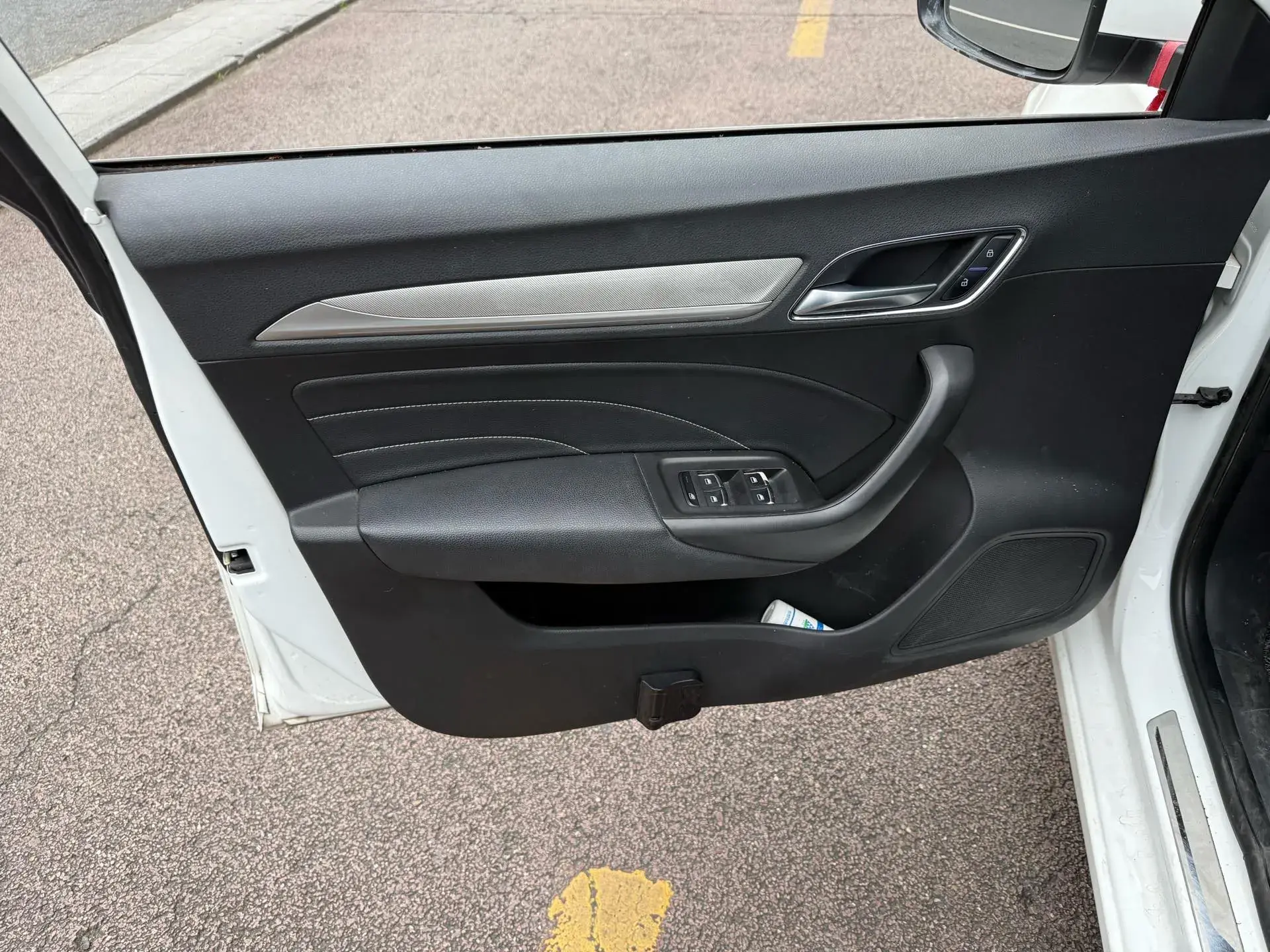 2017 ROEWE I6 thumbnail 2