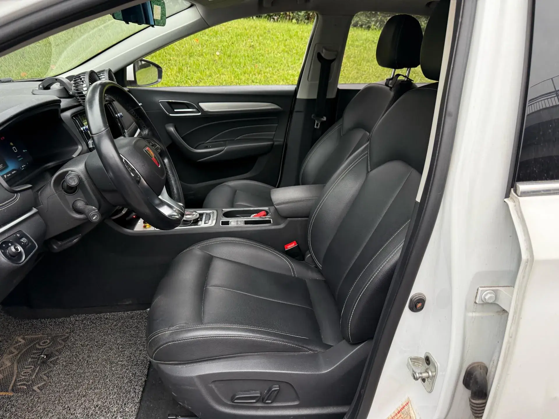 2017 ROEWE I6 thumbnail 4