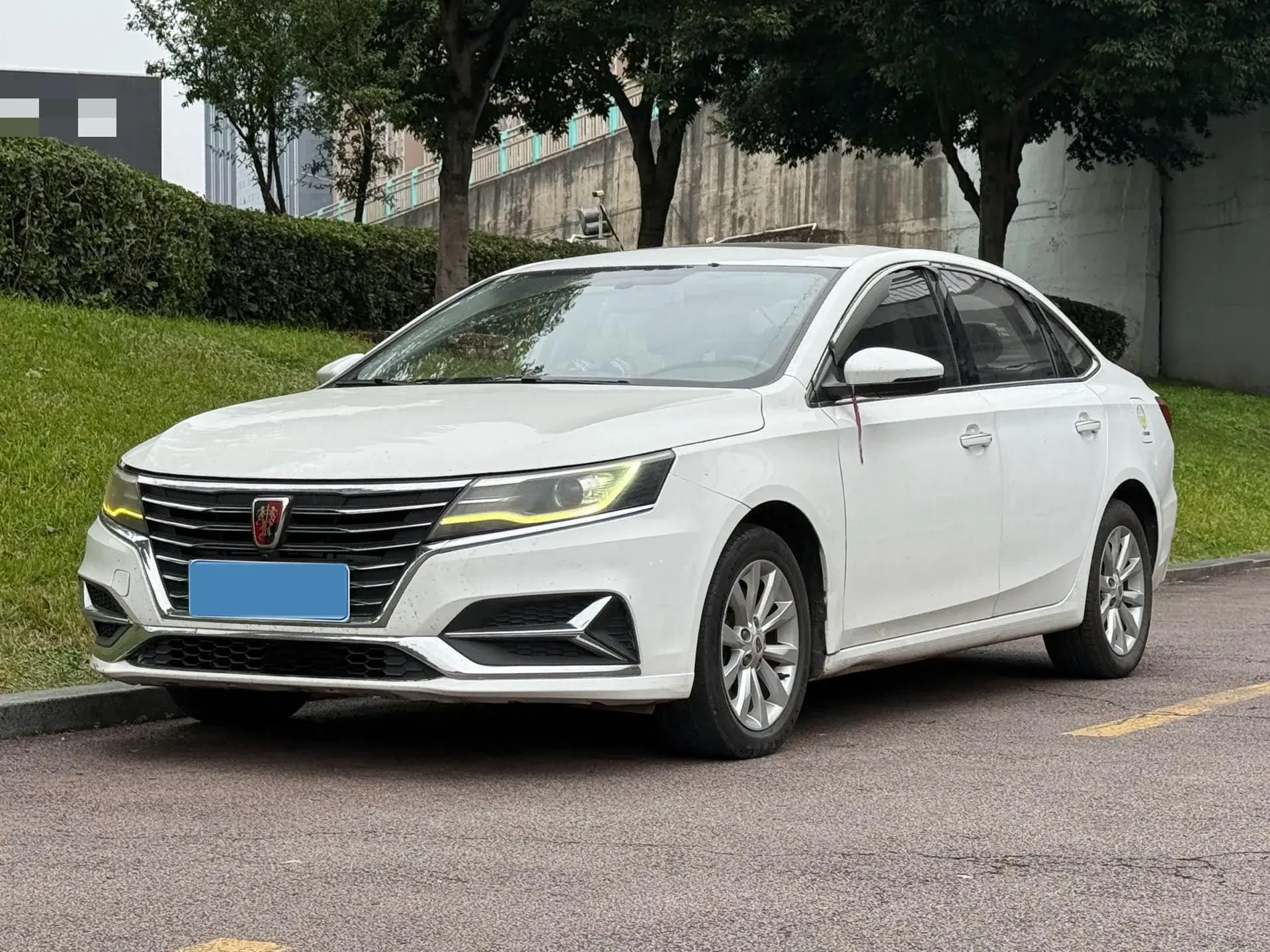 2017 ROEWE I6 view 1