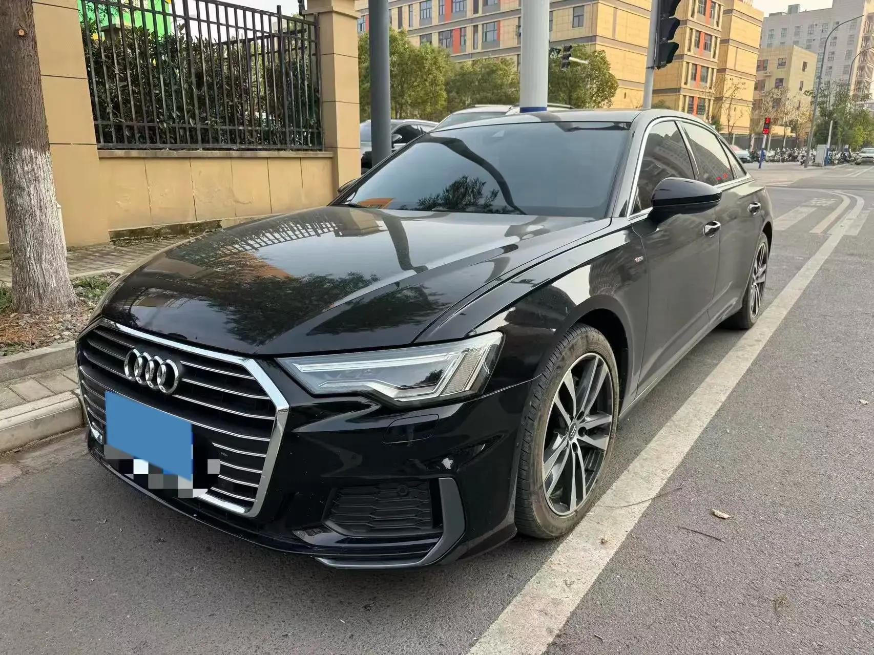 2021 AUDI A6L view 1
