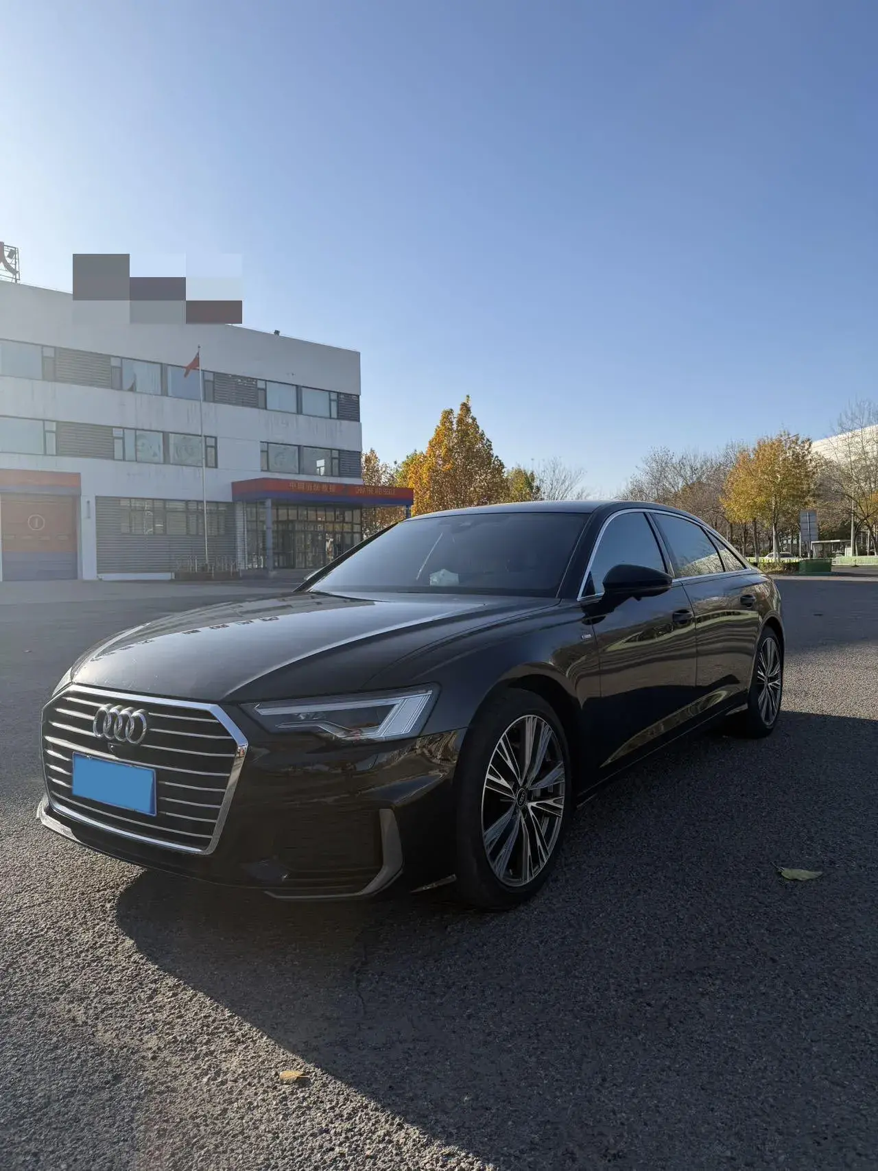 2022 AUDI A6L view 1