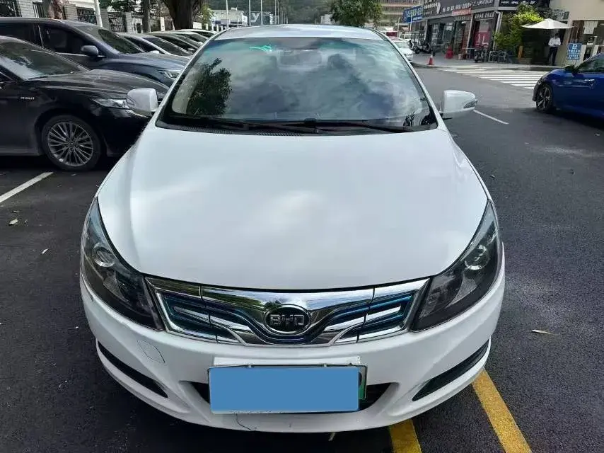 2018 BYD E5 thumbnail 2