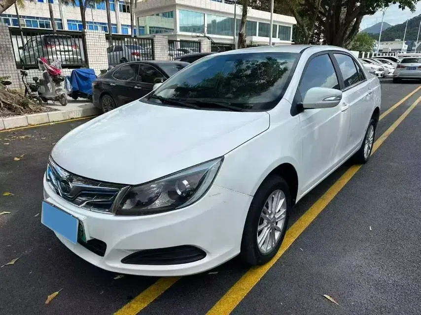 2018 BYD E5 view 1