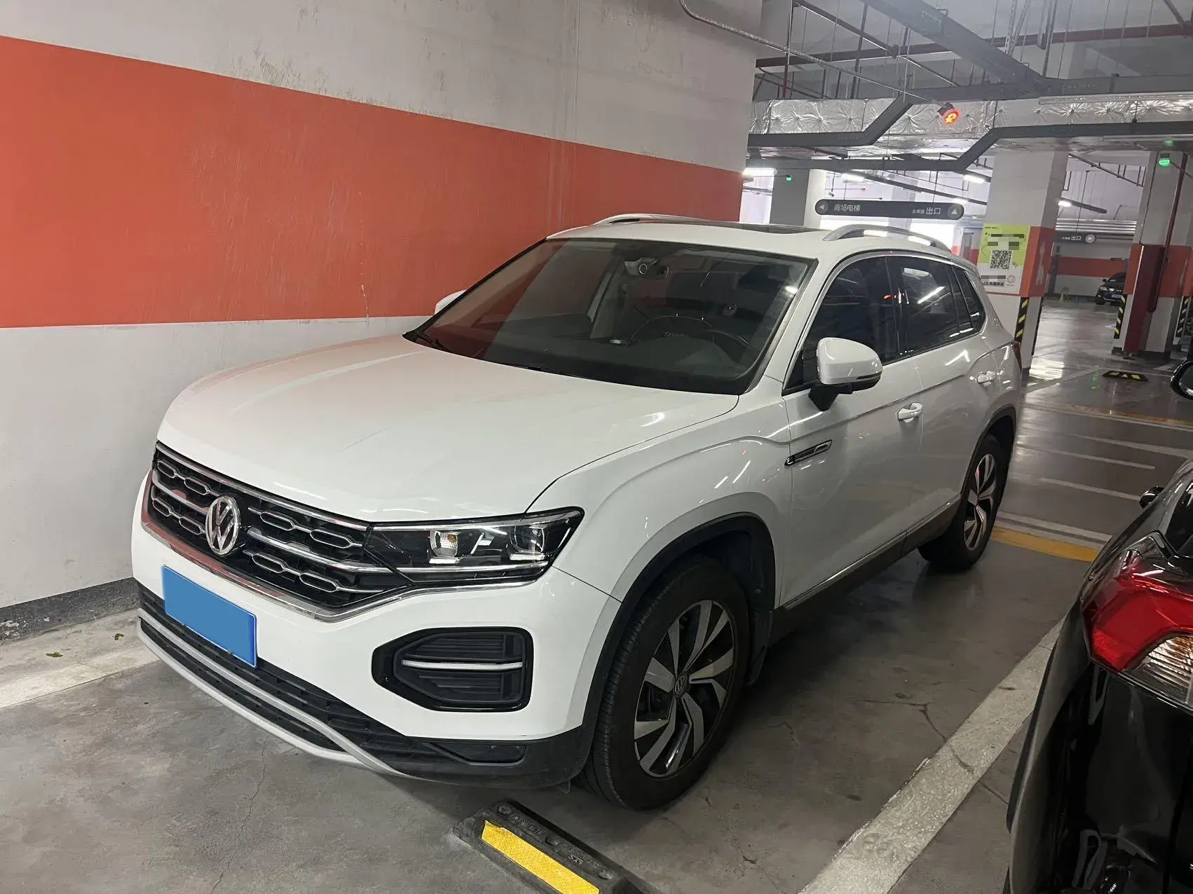 2020 VOLKSWAGEN TAYRON view 1