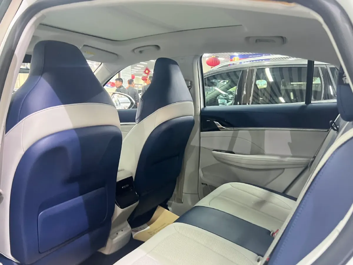 2022 Roewe Whale 2.0T 231HP L4 8AT,autocango,china used car exporter,china ev exporter,chinese used car exporter,chinese used ev exporter