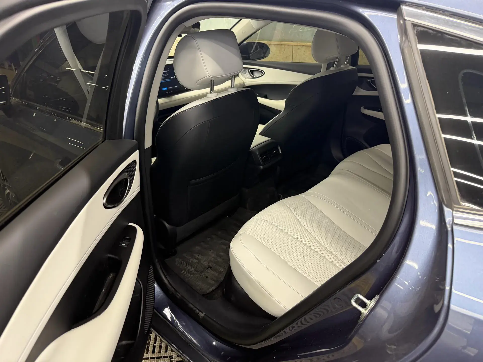 2025 BYD SEAL05 thumbnail 3