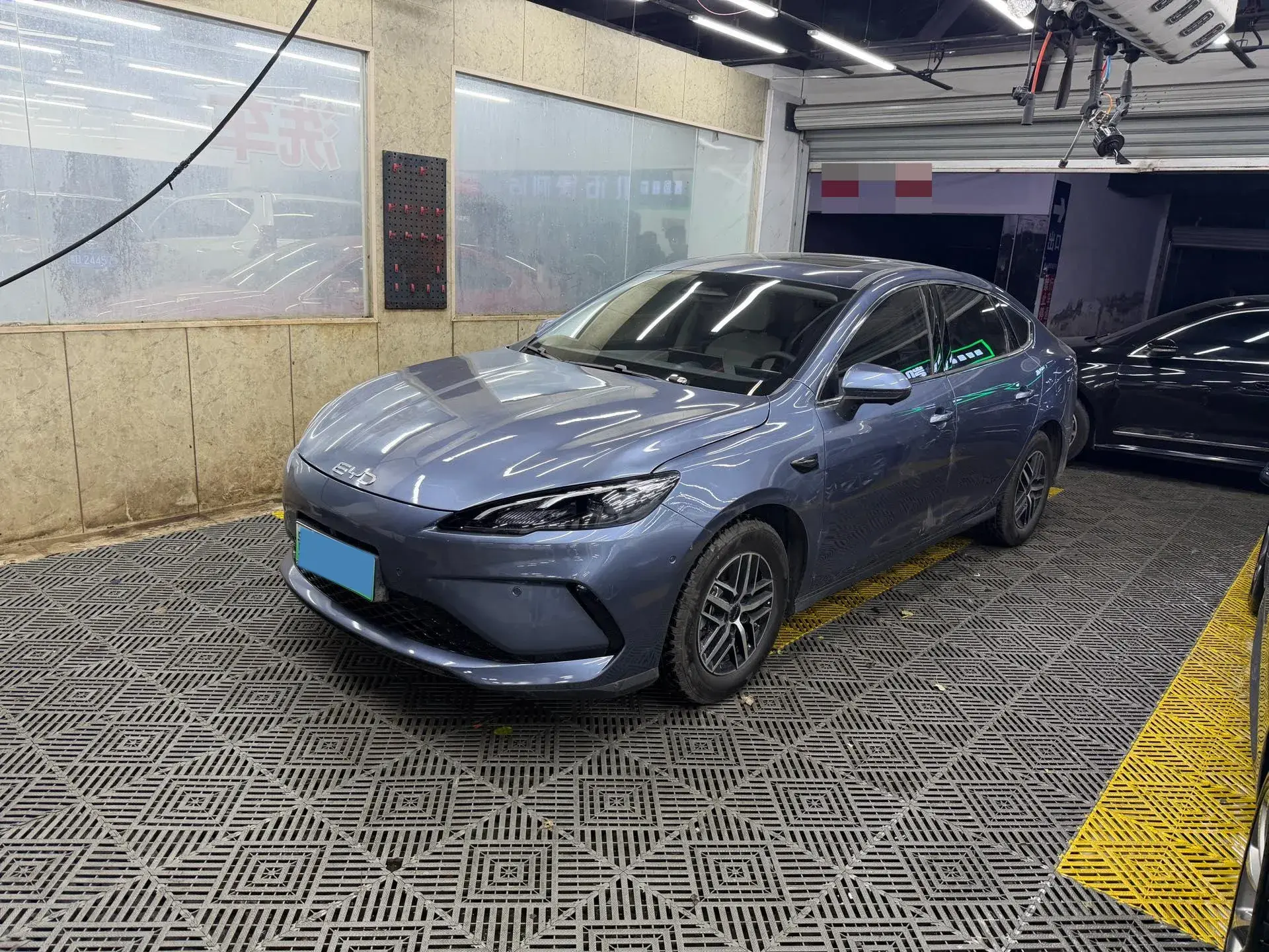 2025 BYD SEAL05 view 1