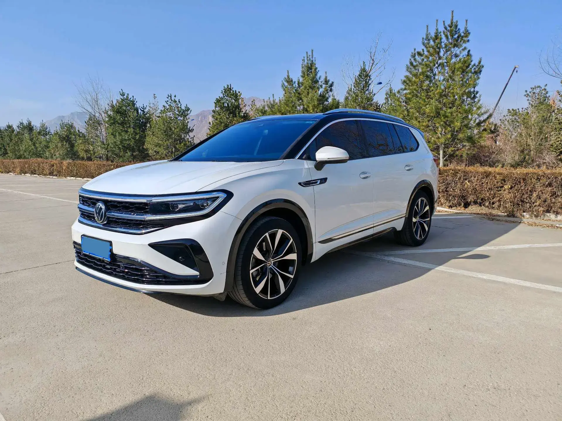 2021 VOLKSWAGEN TALAGON view 1