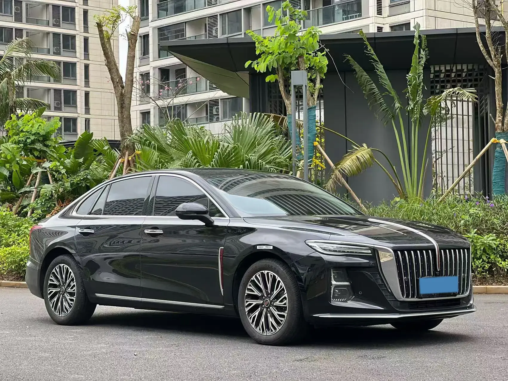 2025 HONGQI H5 thumbnail 3
