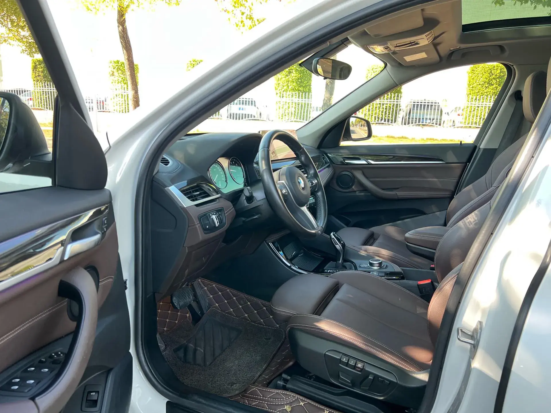 2020 BMW X1 thumbnail 4