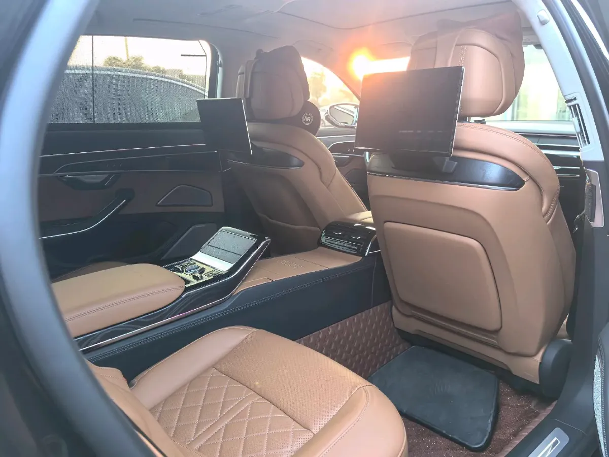 2025 Audi A8 3.0T 340HP V6 8AT,autocango,china used car exporter,china ev exporter,chinese used car exporter,chinese used ev exporter