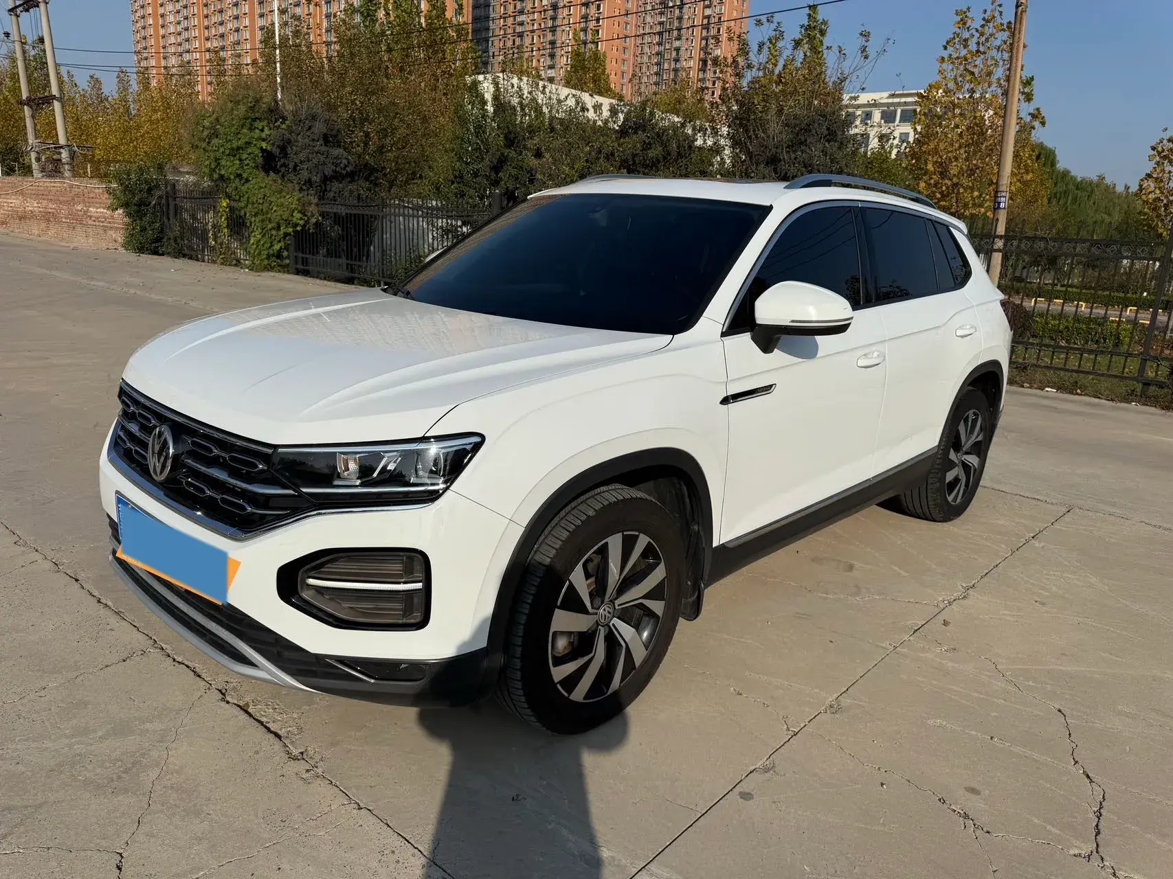 2021 VOLKSWAGEN TAYRON view 1