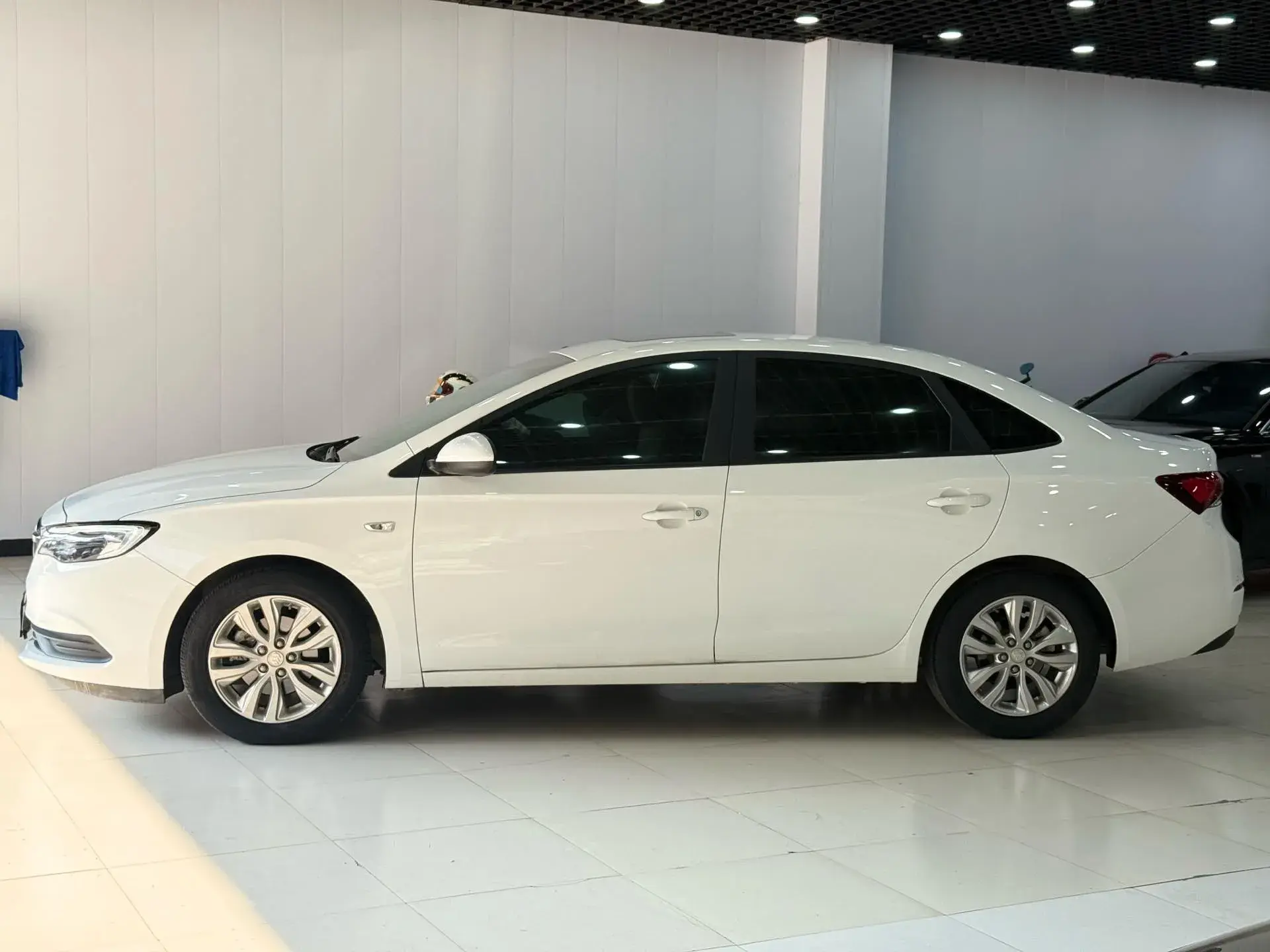 2020 BUICK REGAL thumbnail 2