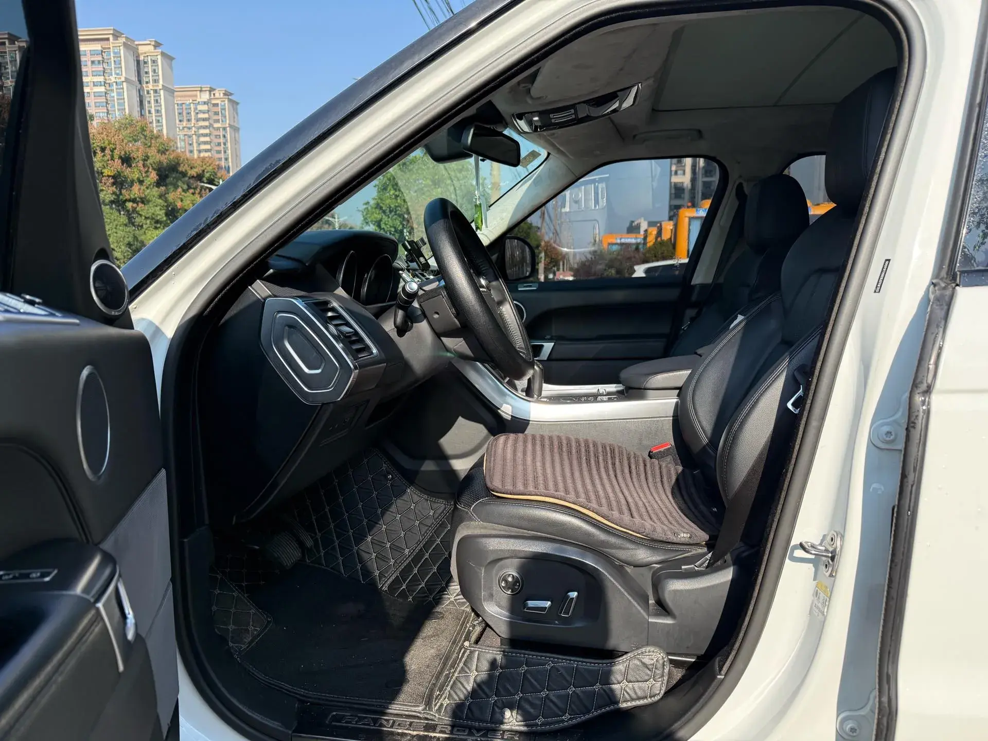 2016 LAND ROVER thumbnail 4