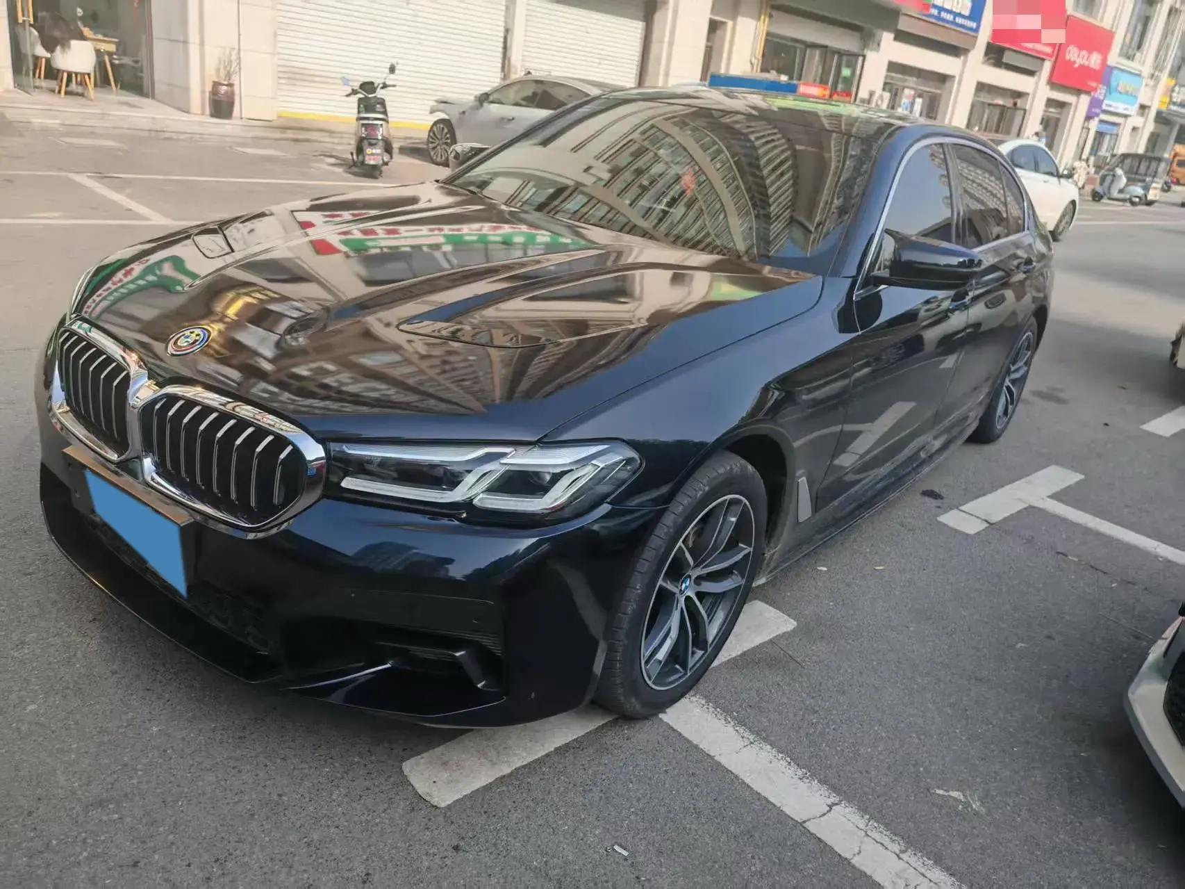 2022 BMW 5 thumbnail 4